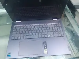 Photo - New Laptop Lenovo Yoga 700 8GB Intel Core I5 SSD 256GB