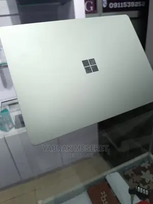 New Laptop Microsoft Surface 8GB Intel Core I5 SSD 256GB