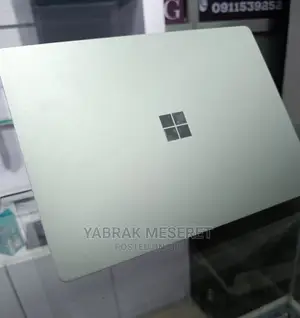 New Laptop Microsoft Surface 8GB Intel Core I5 SSD 256GB