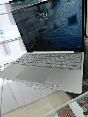 New Laptop Microsoft Surface 8GB Intel Core I5 SSD 256GB