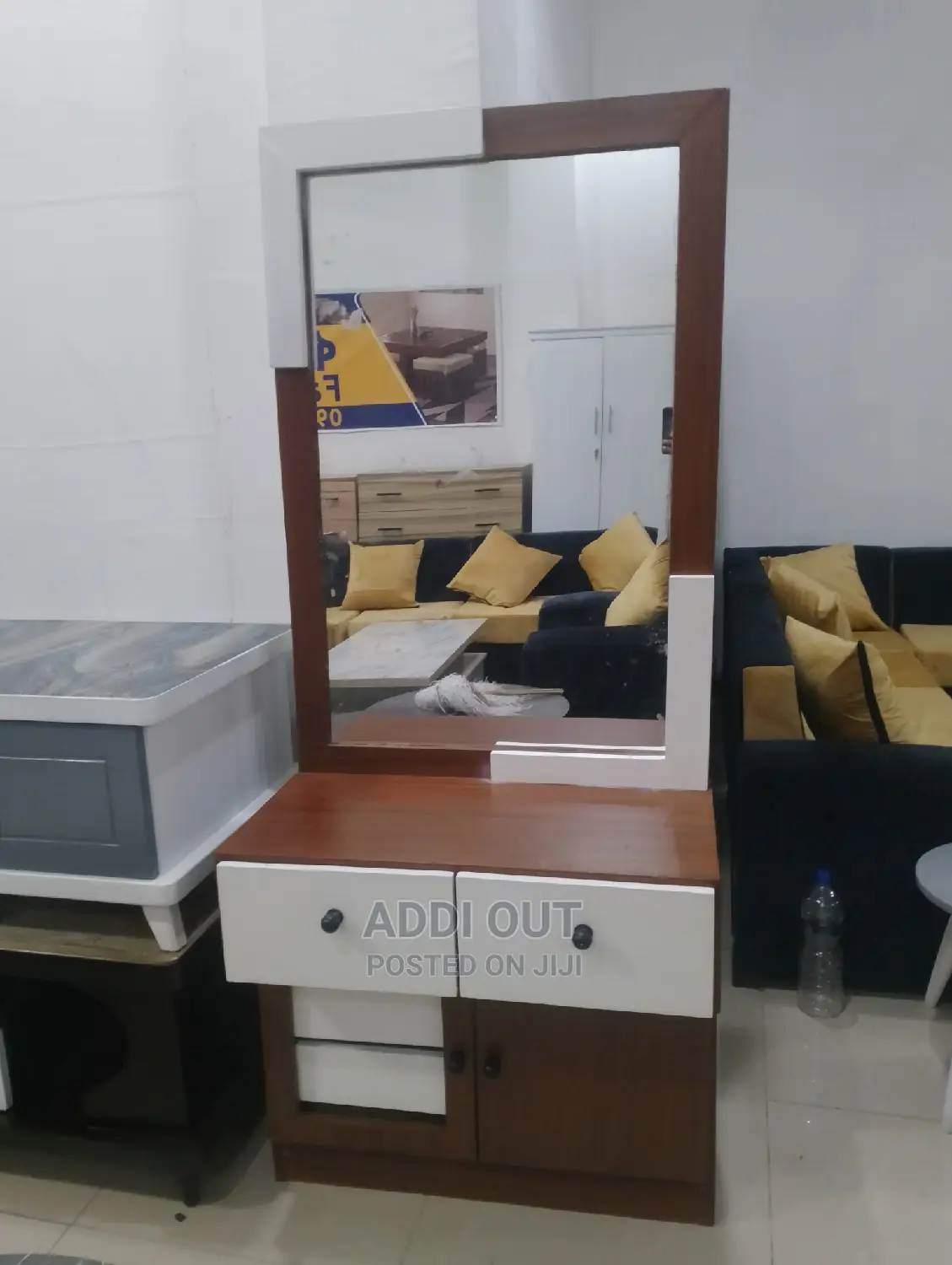 ድሬሲንግ ቴብል/Dressing Table