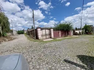 የሚሸጥ የድሮ ቪላ ያለው ቦታ