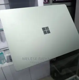 New Laptop Microsoft Surface 8GB Intel Core I5 SSD 256GB