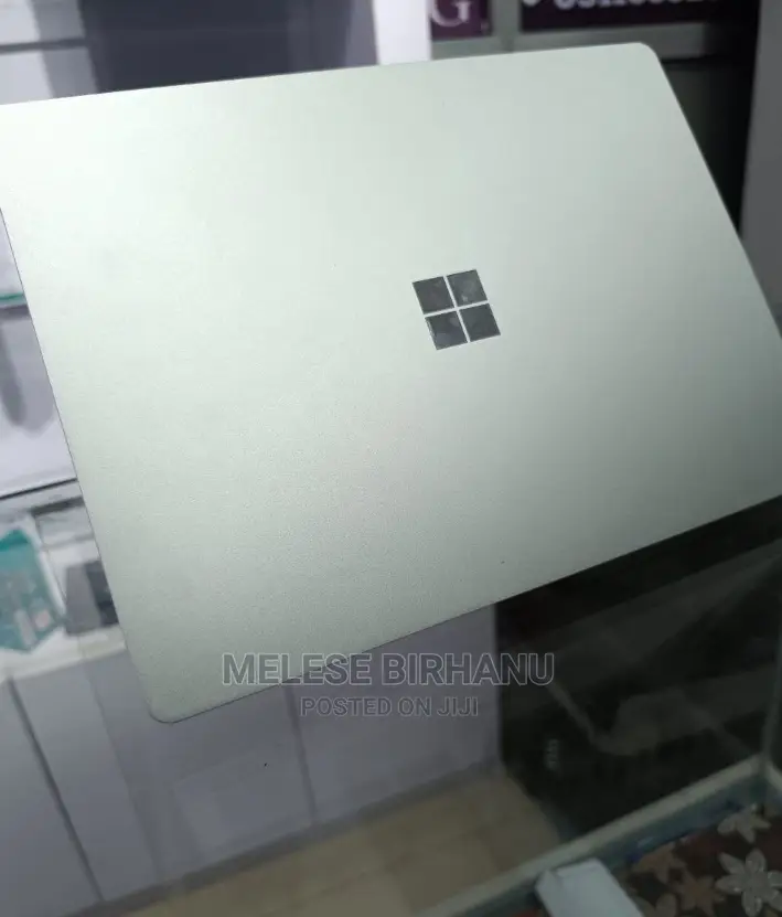 New Laptop Microsoft Surface 8GB Intel Core I5 SSD 256GB