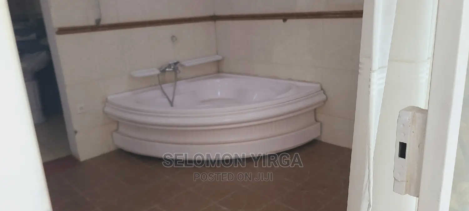 Furnished 5bdrm House in አድስ አበባ, Bole for Rent