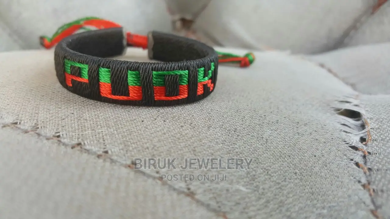 ቆንጅዬ የ እጅ አምባር