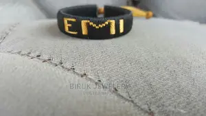 ቆንጅዬ የ እጅ አምባር