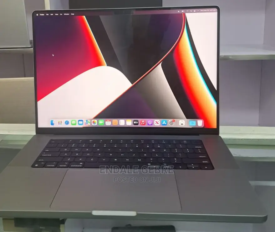 New Laptop Apple MacBook Pro M1 16GB Apple M1 Pro SSD 1T