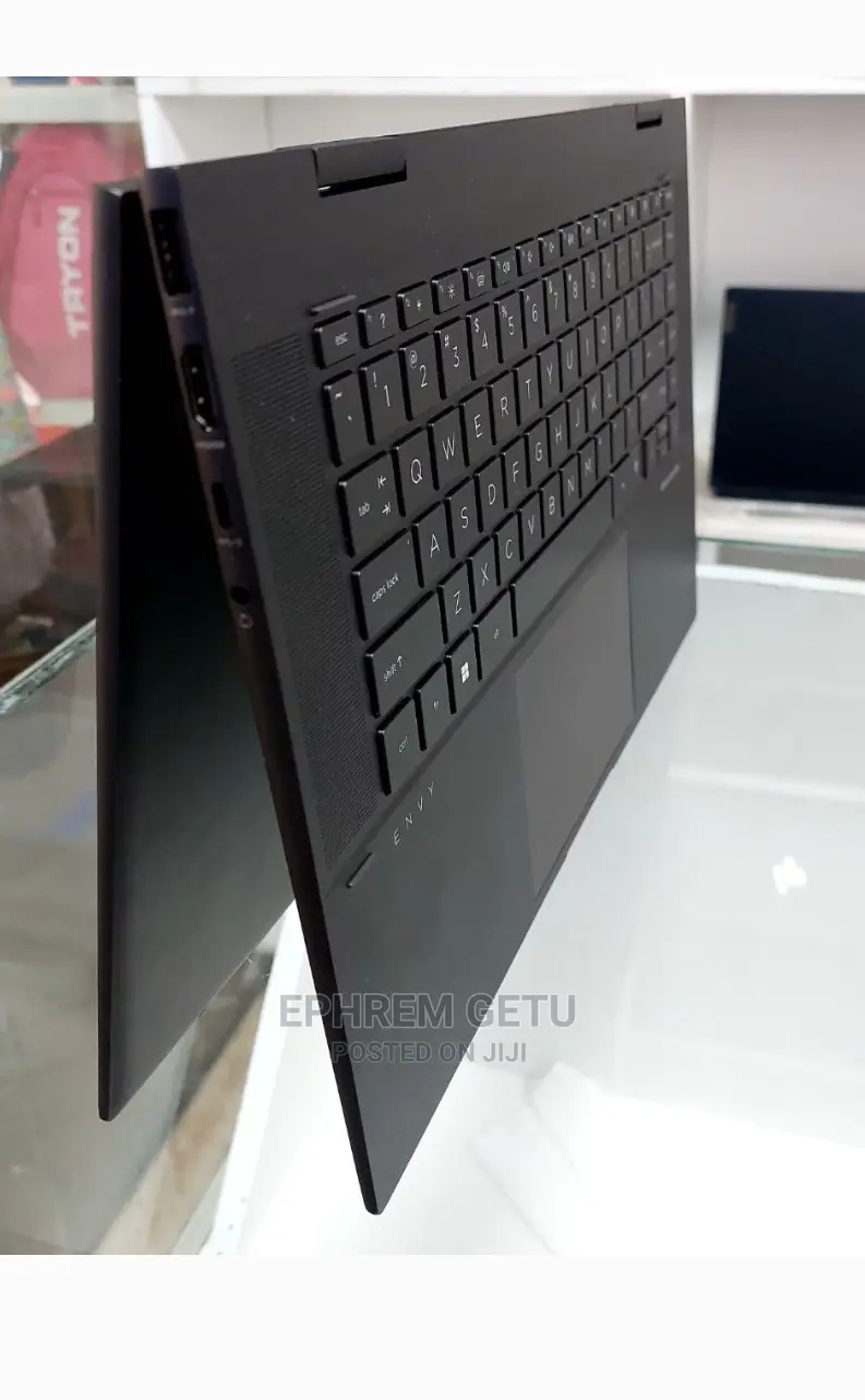 New Laptop HP Envy X360 8GB AMD Ryzen 7 SSD 512GB