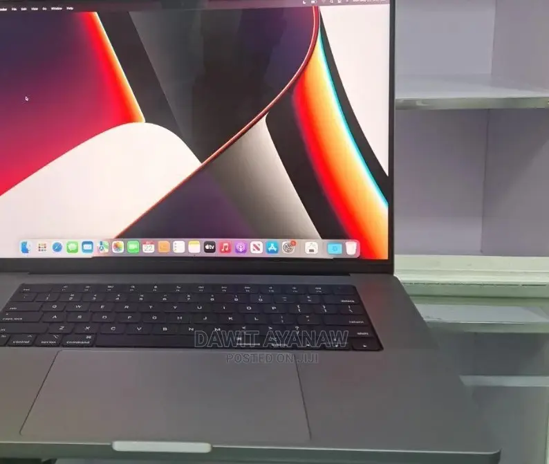 New Laptop Apple MacBook Pro 2021 M1 16GB Apple M1 Pro SSD 1T