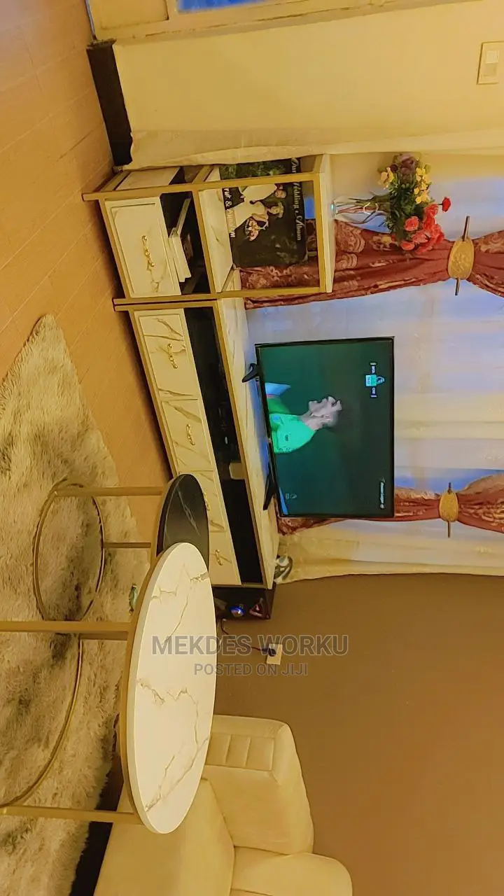 Tv Stand ( Tv ሲታንድ)