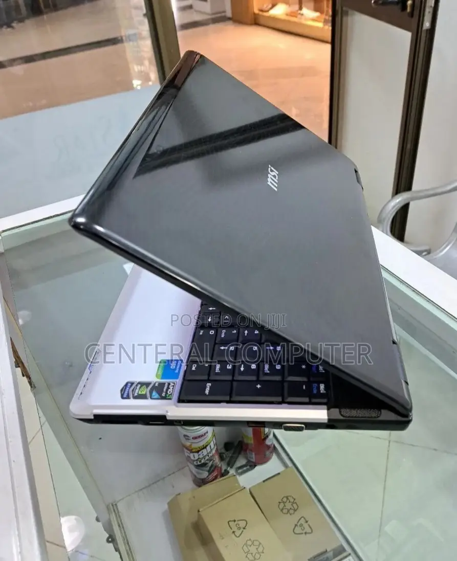 Laptop MSI VR630 4GB AMD SSD 256GB