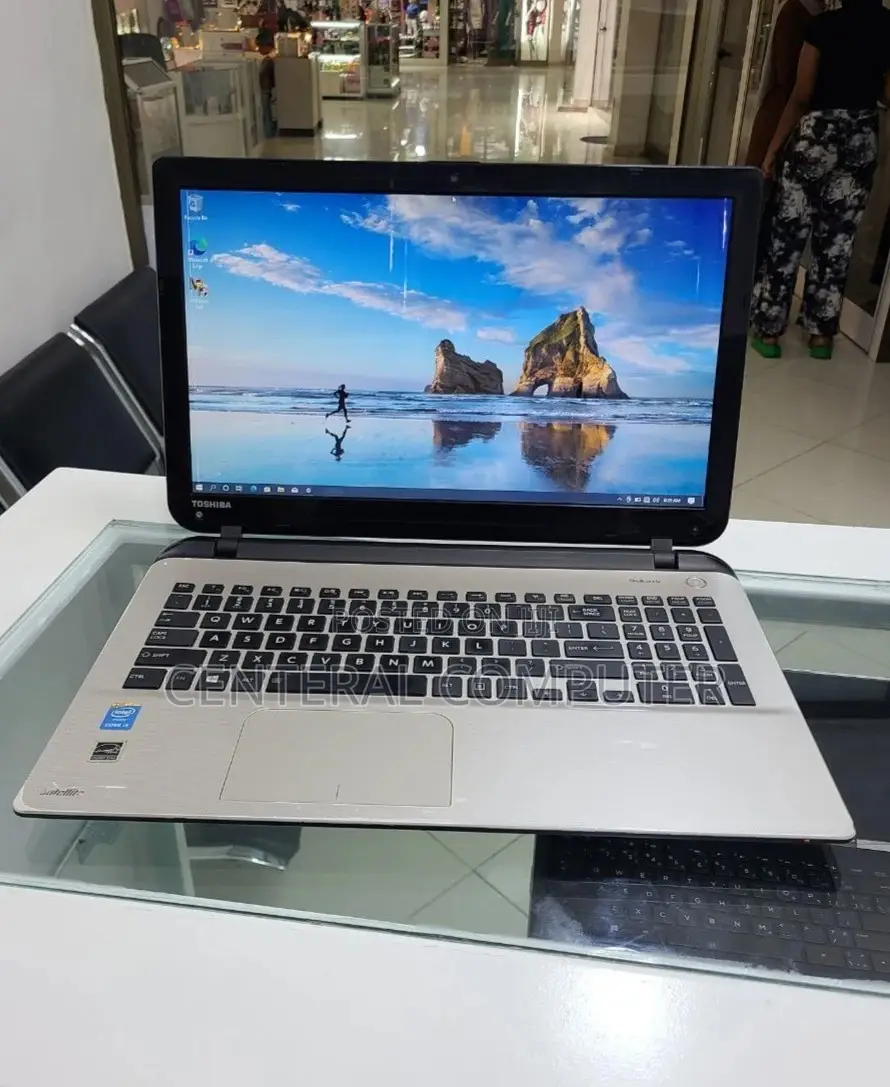 Laptop Toshiba Satellite L555 4GB Intel Core I5 SSD 500GB