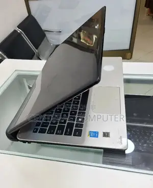 Laptop Toshiba Satellite L555 4GB Intel Core I5 SSD 500GB