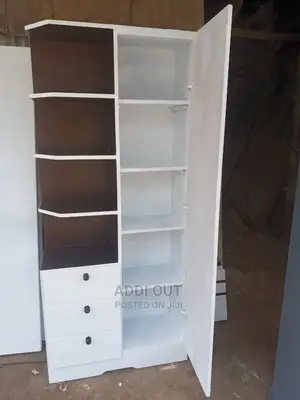 ሸሚዝ ኮሞ እና ድሬሲንግ ሁለቱን ባንድ