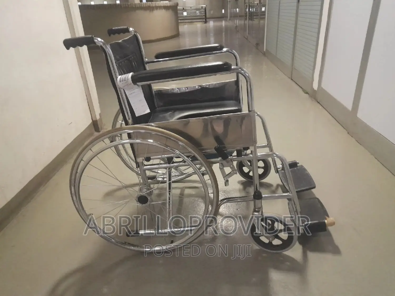 Used Commode Wheelchair የሽንት ቤት መቀመጫ ያለው በመጠኑ ያገለገሉ
