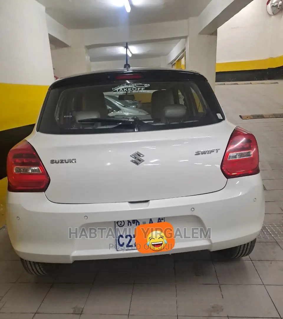 Suzuki Swift 2022 White