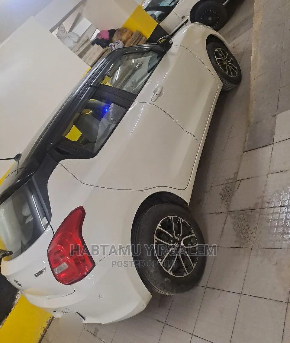 Suzuki Swift 2022 White