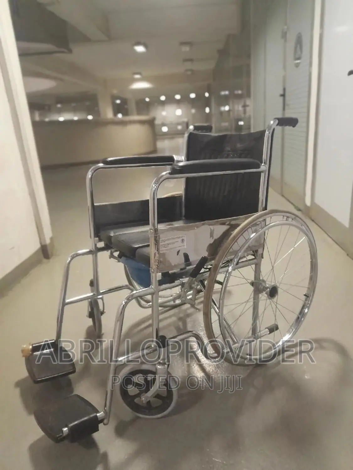 Used Commode Wheelchair የሽንት ቤት መቀመጫ ያለው በመጠኑ ያገለገሉ