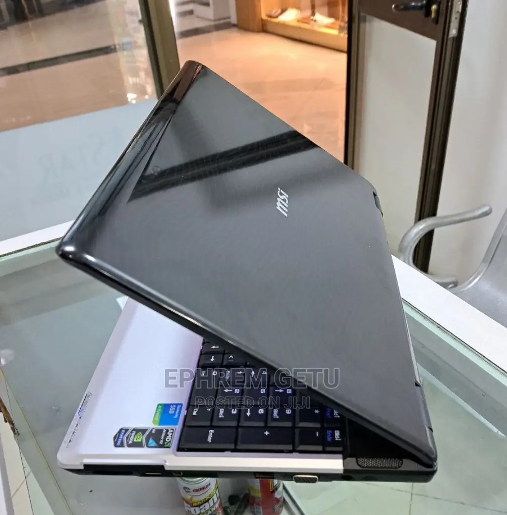 New Laptop MSI CR400 4GB AMD SSD 256GB