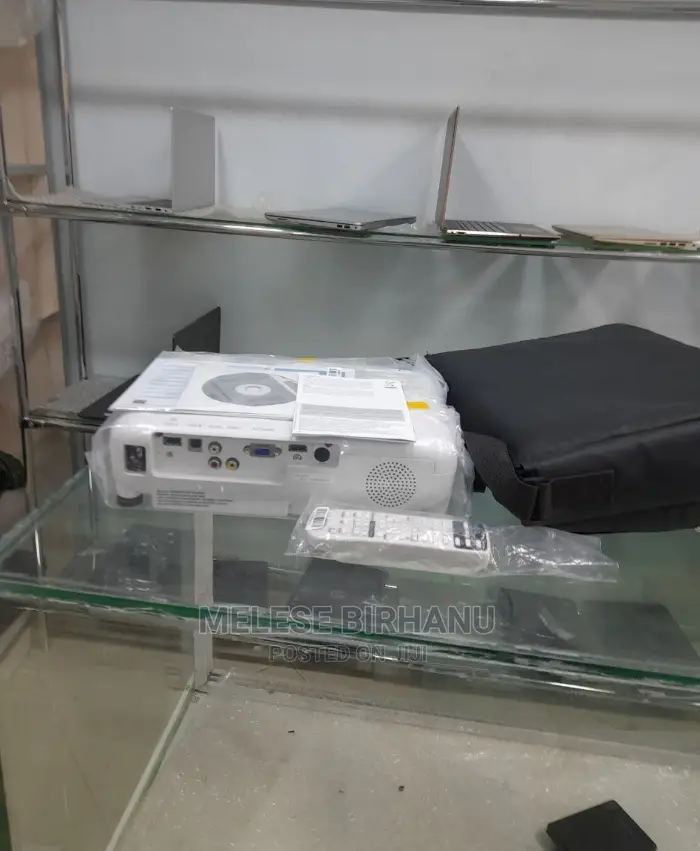 New Epson Eb-X51 Projector