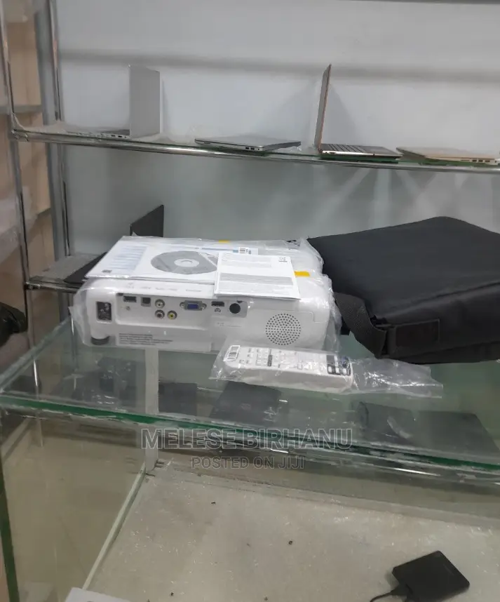 New Epson Eb-X51 Projector