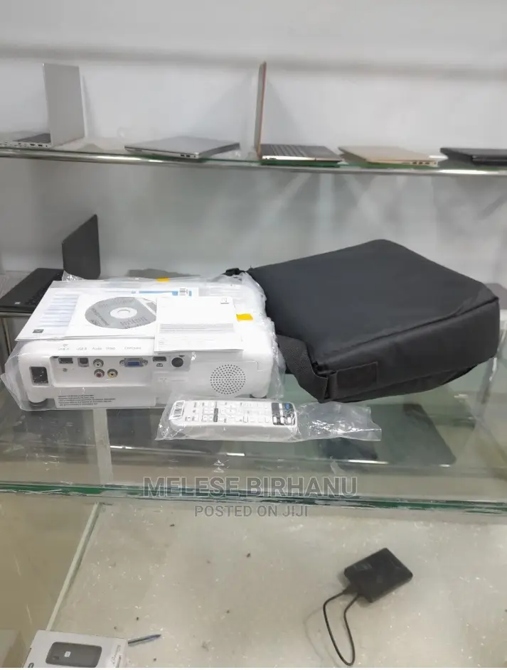 New Epson Eb-X51 Projector