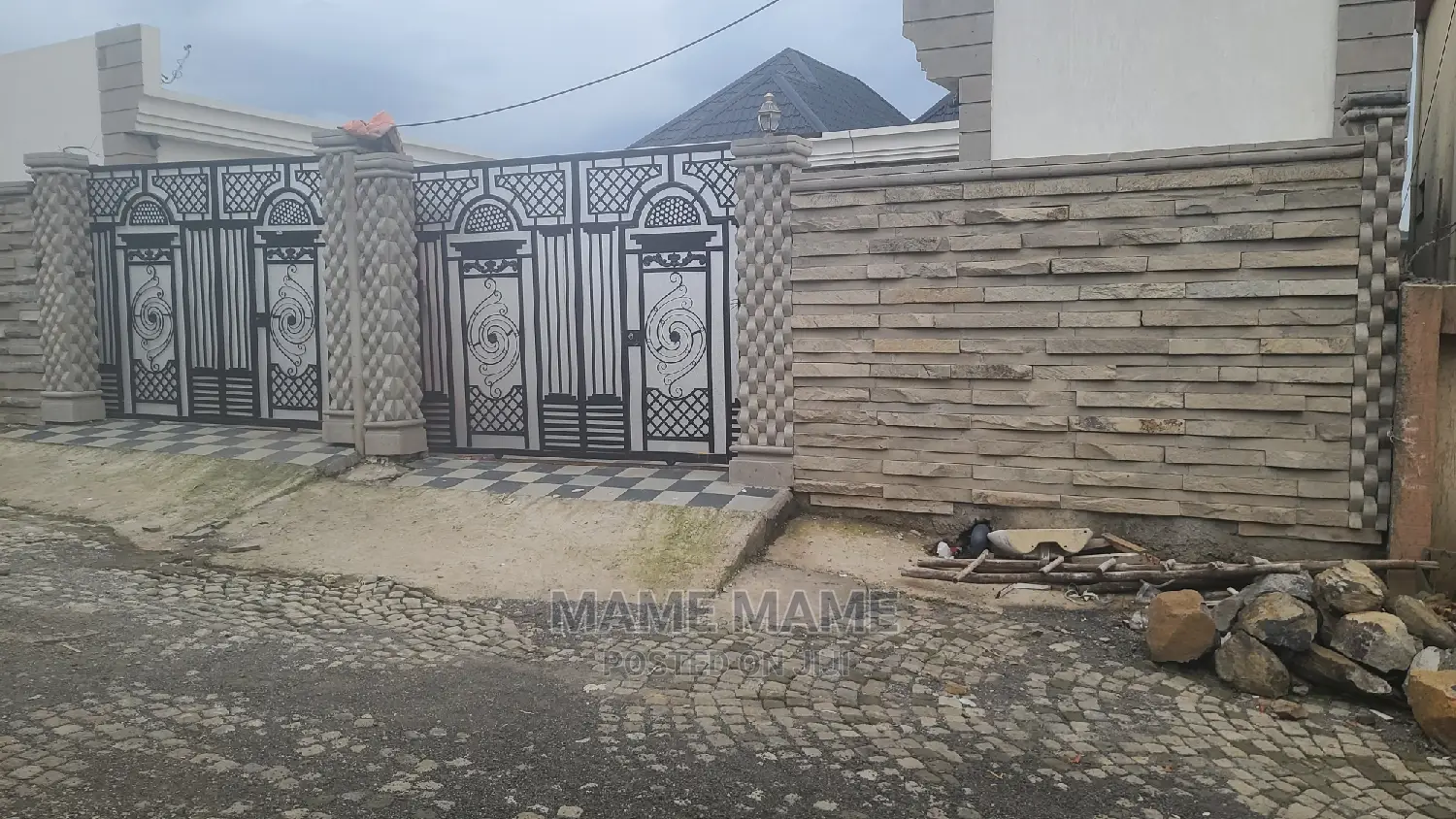 3bdrm Villa in Addis Abeba, Bole for sale