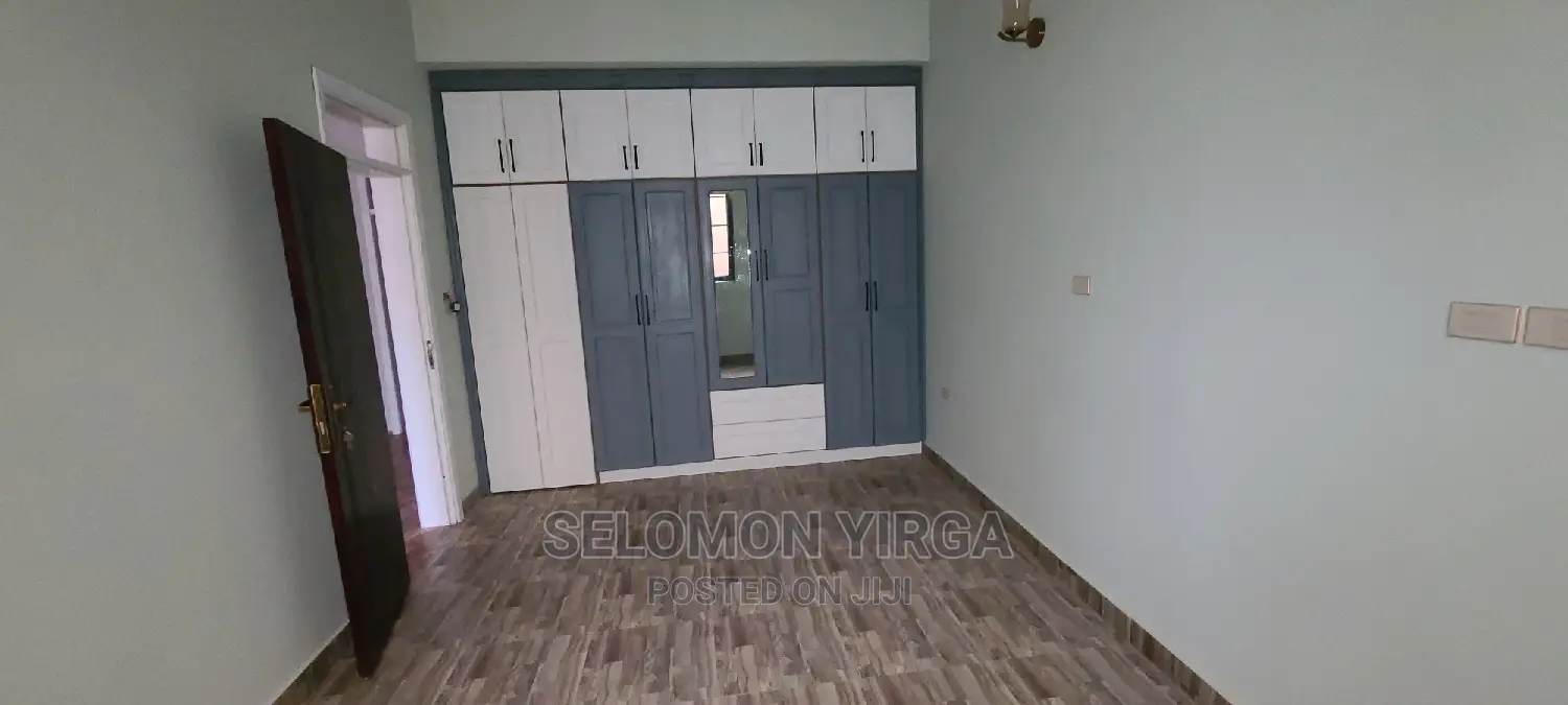 3bdrm Villa in አድስ አበባ, Bole for sale