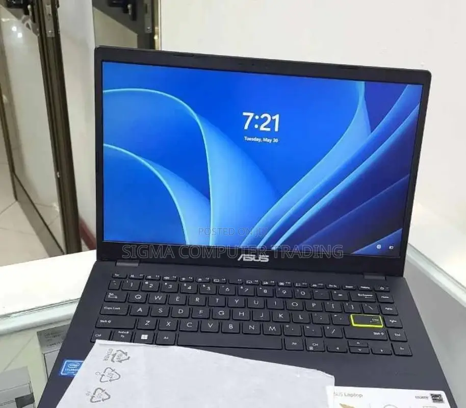 New Laptop Asus VivoBook 15 X505BA 4GB Intel Xeon SSD 256GB