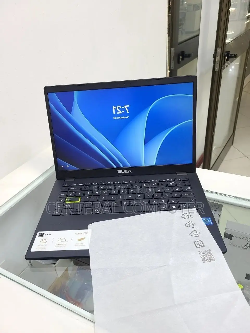 New Laptop Asus Vivobook E410M 4GB Intel Core I5 SSD 256GB