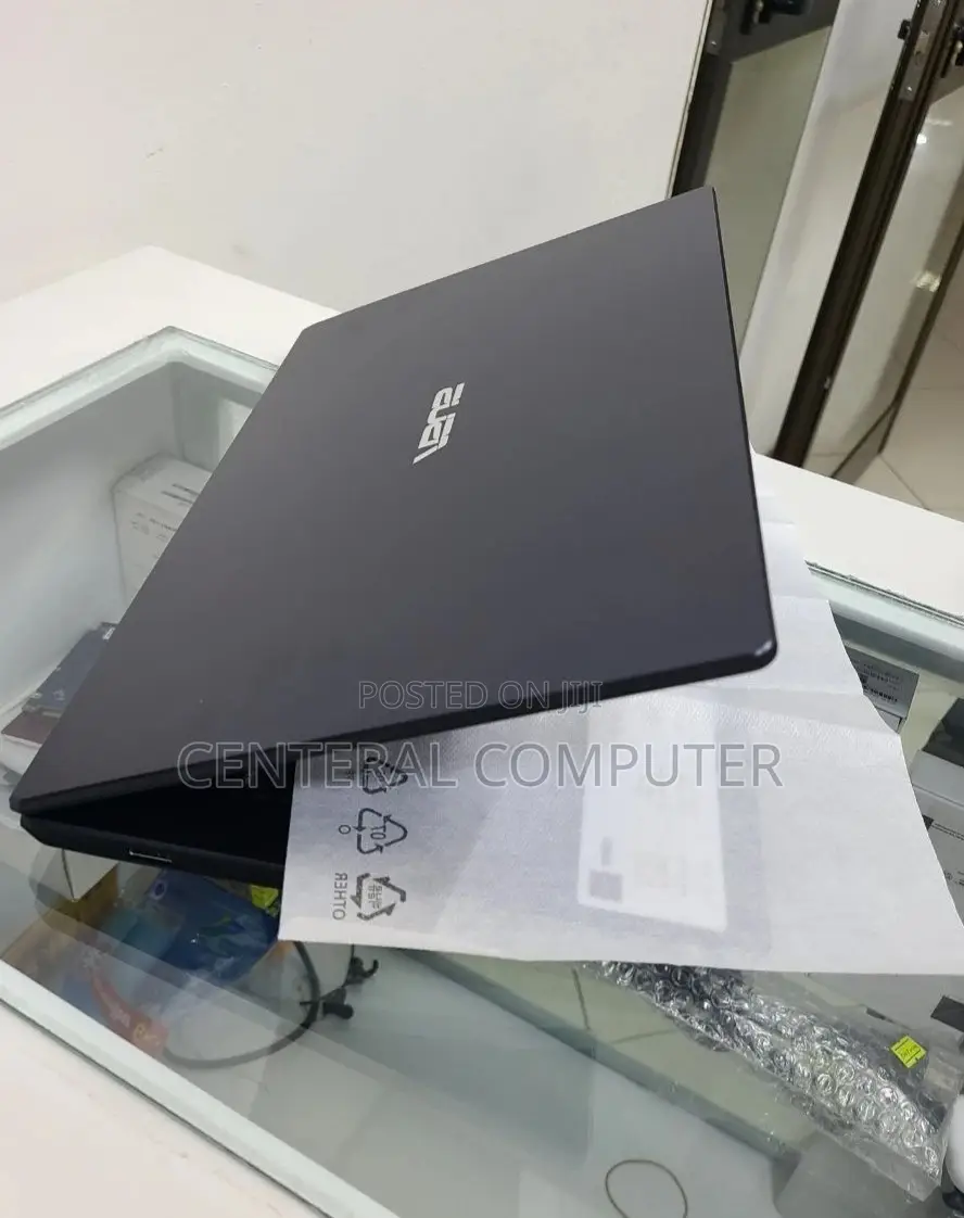 New Laptop Asus Vivobook E410M 4GB Intel Core I5 SSD 256GB