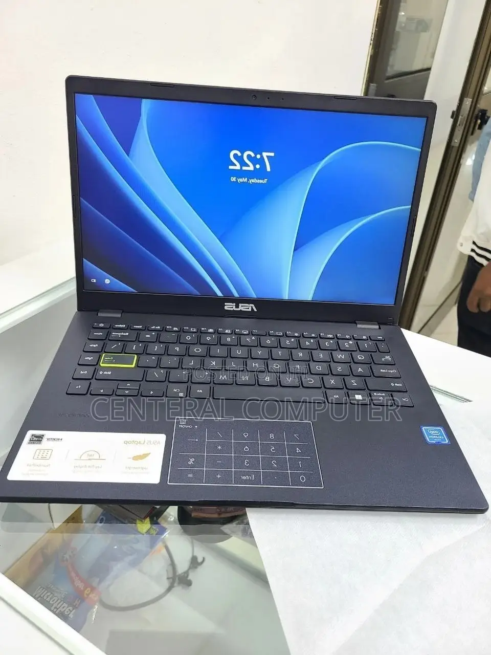 New Laptop Asus Vivobook E410M 4GB Intel Core I5 SSD 256GB