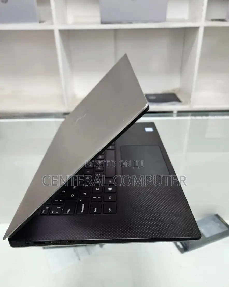 New Laptop Dell XPS 13 9360 16GB Intel Core I7 SSD 512GB