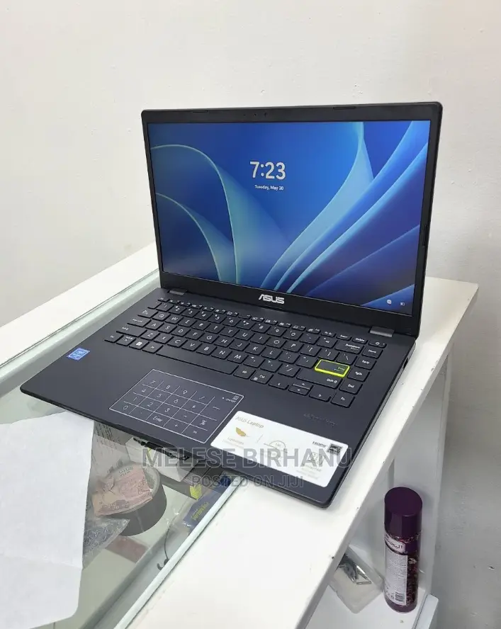 New Laptop Asus Vivobook E410M 4GB Intel Core I5 SSD 256GB
