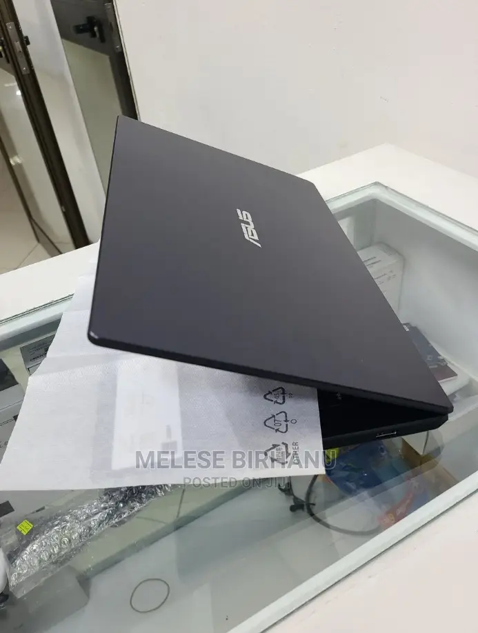 New Laptop Asus Vivobook E410M 4GB Intel Core I5 SSD 256GB