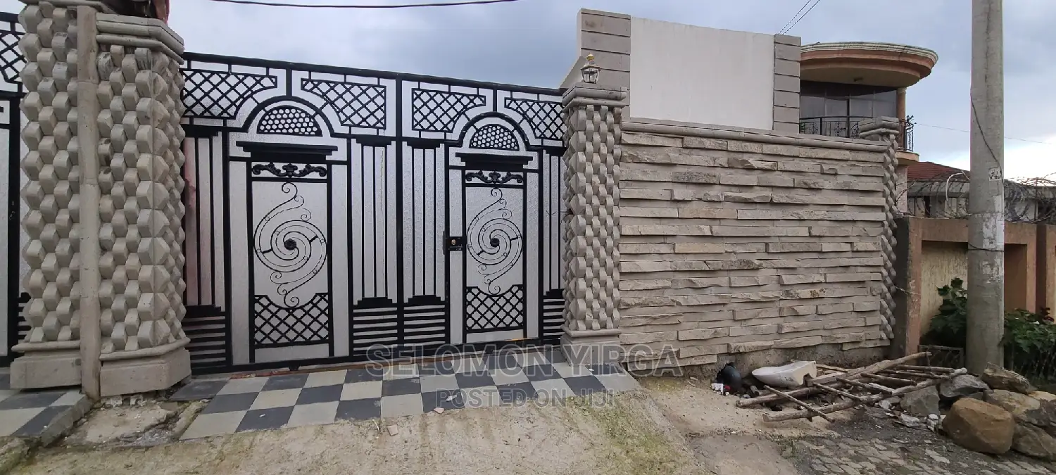 3bdrm Villa in አድስ አበባ, Bole for sale