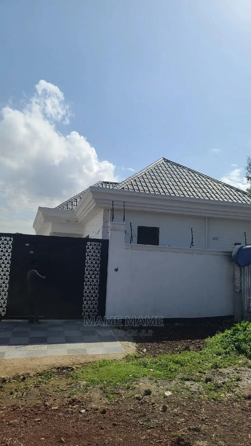 6bdrm Villa in Addis Abeba, Bole for sale