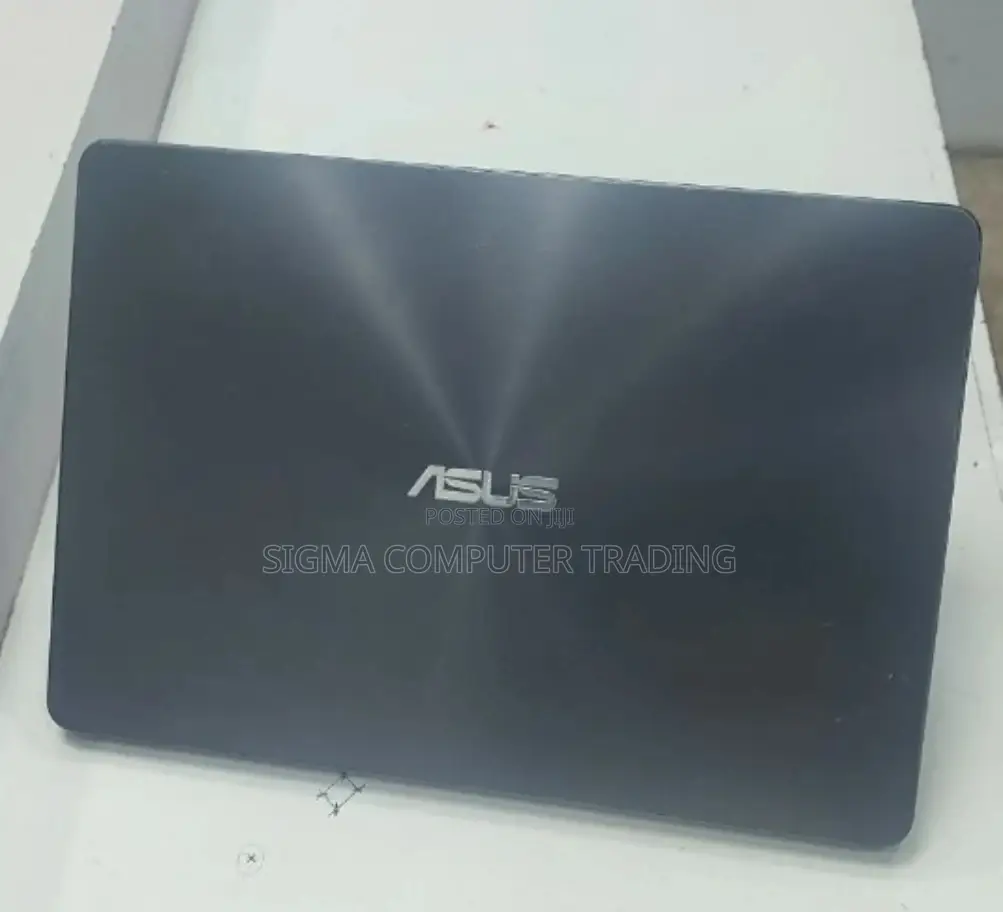 New Laptop Asus VivoBook 15 X505BA 4GB Intel Xeon SSD 256GB