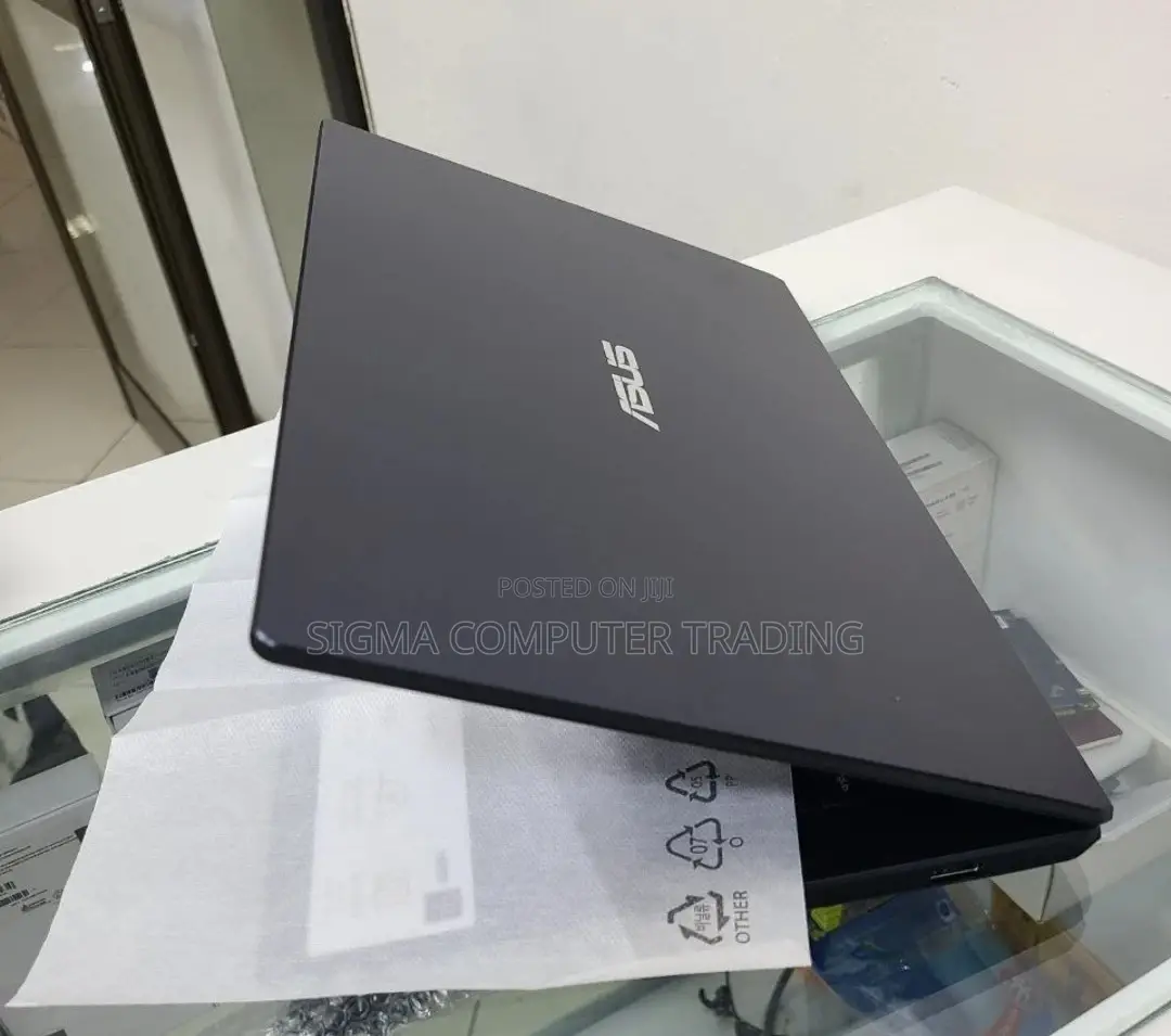 New Laptop Asus VivoBook 15 X505BA 4GB Intel Xeon SSD 256GB