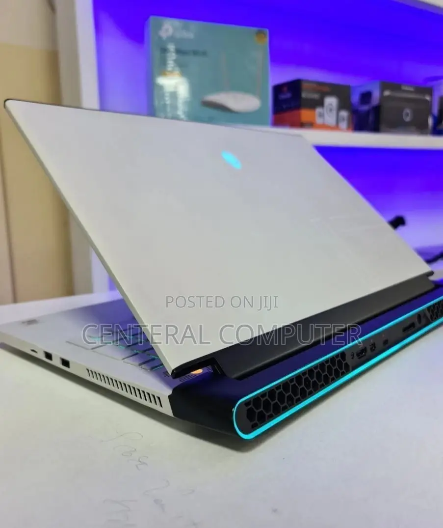 New Laptop Alienware Area-51m 32GB Intel Core I7 SSD 2T