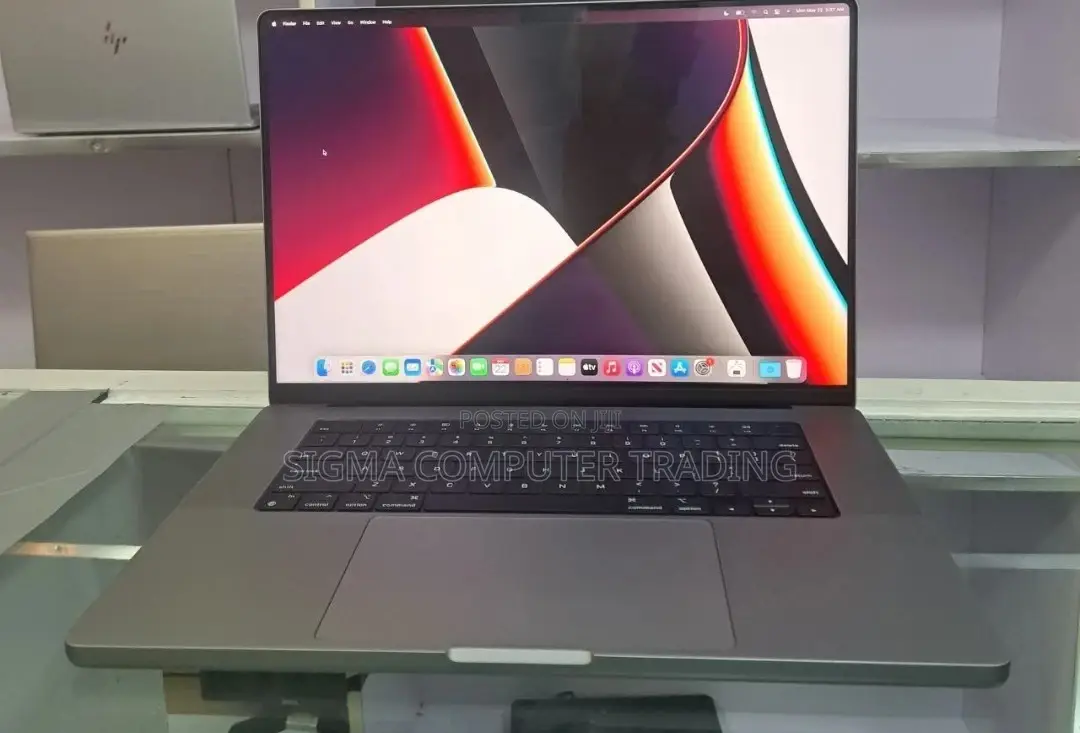 New Laptop Apple MacBook Pro M1 16GB Apple M1 Pro SSD 1T