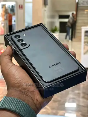 New Samsung Galaxy S22 5G 128 GB Black