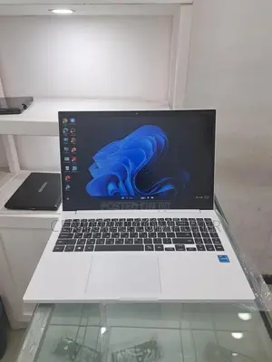 Photo - New Laptop Samsung 8GB Intel Core I5 SSD 256GB