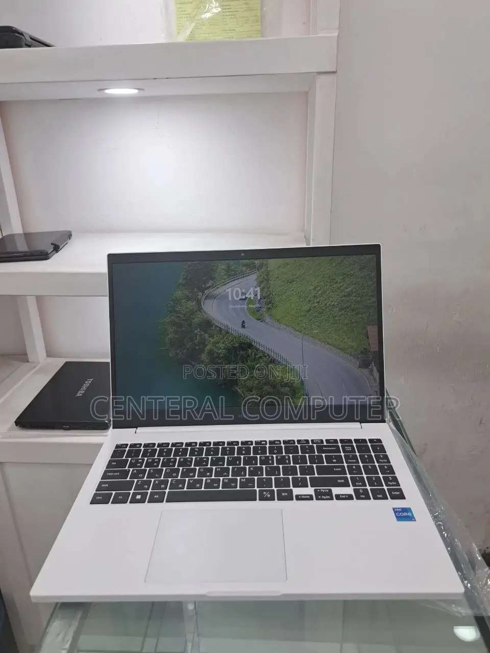 New Laptop Samsung 8GB Intel Core I5 SSD 256GB