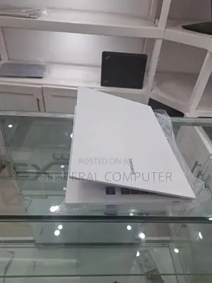 New Laptop Samsung 8GB Intel Core I5 SSD 256GB