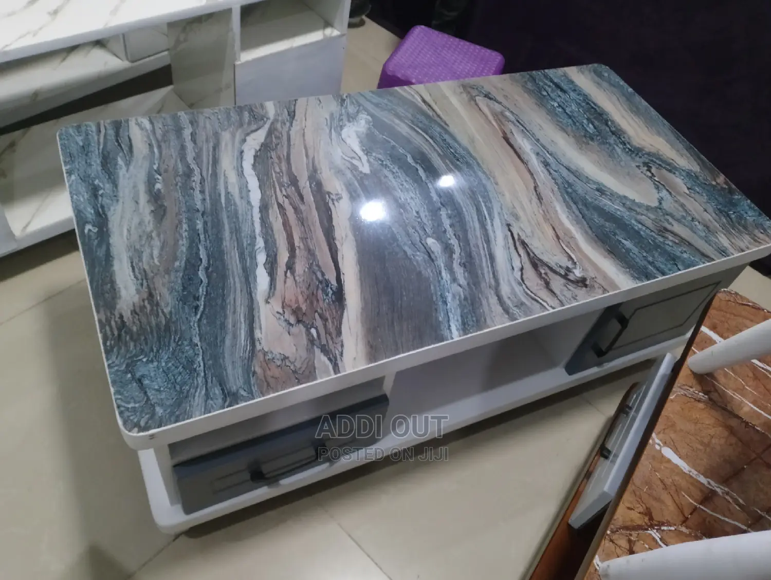 Tables/ጠረጴዛዎች