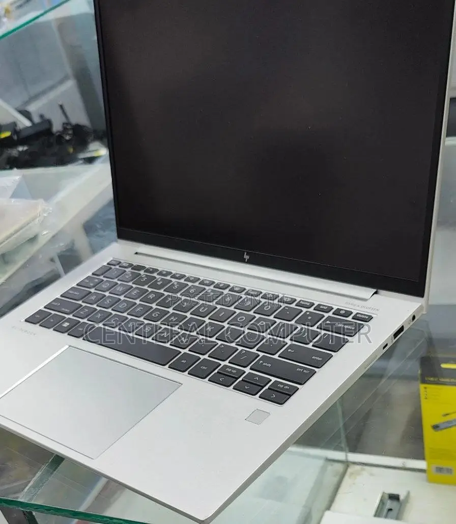 New Laptop HP 240 16GB AMD Ryzen 5 SSD 512GB