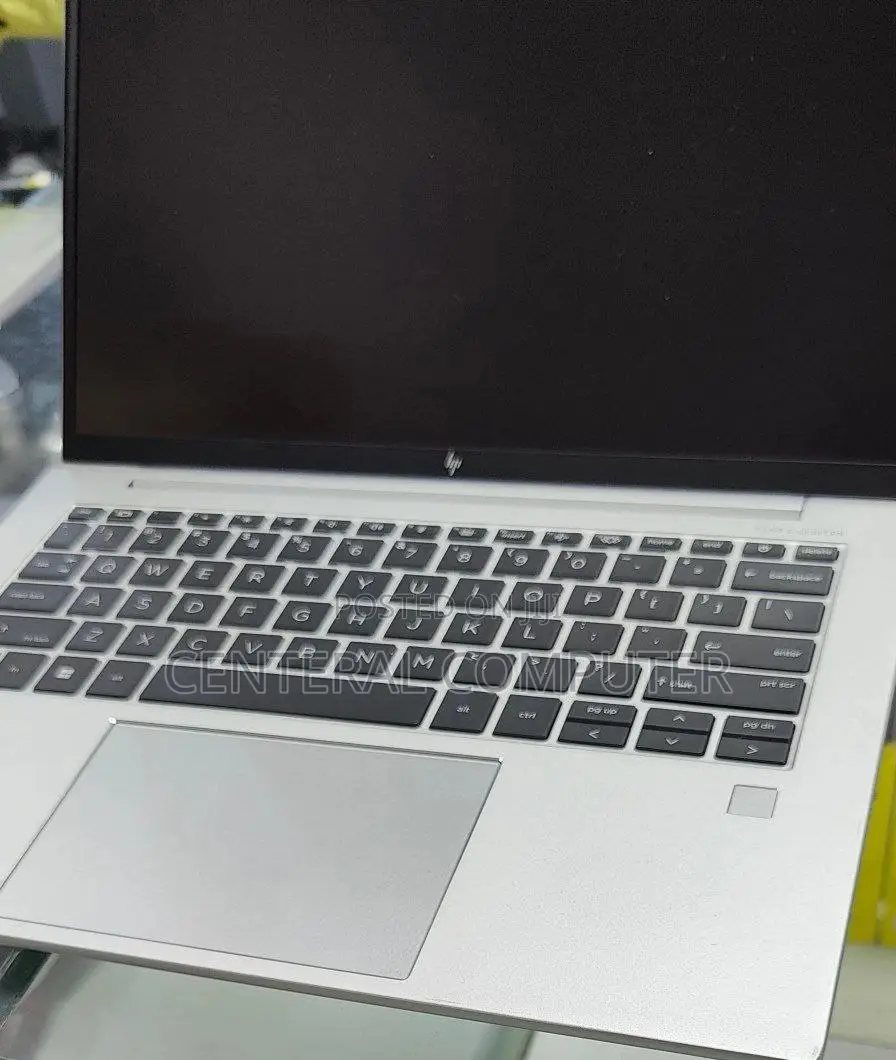 New Laptop HP 240 16GB AMD Ryzen 5 SSD 512GB