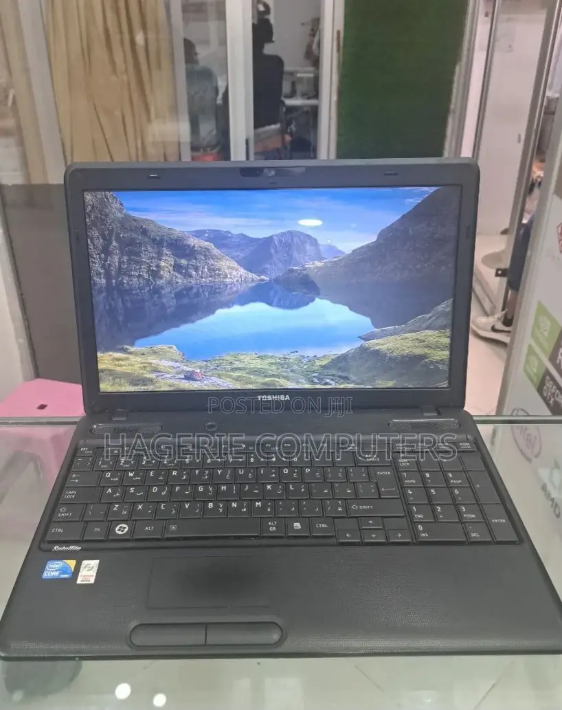 New Laptop Toshiba Satellite C850 4GB HDD 500GB